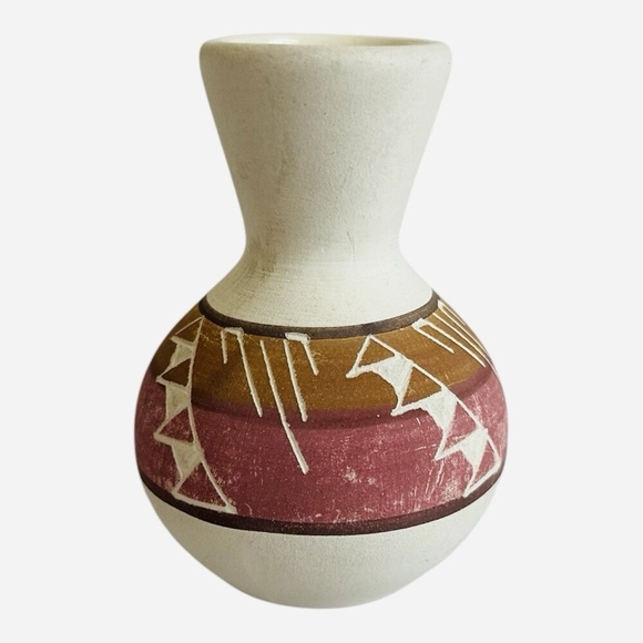 Vintage Native American Sioux Pottery Vase Signed Southwestern Home Decor 4.5” - Picture 1 of 3